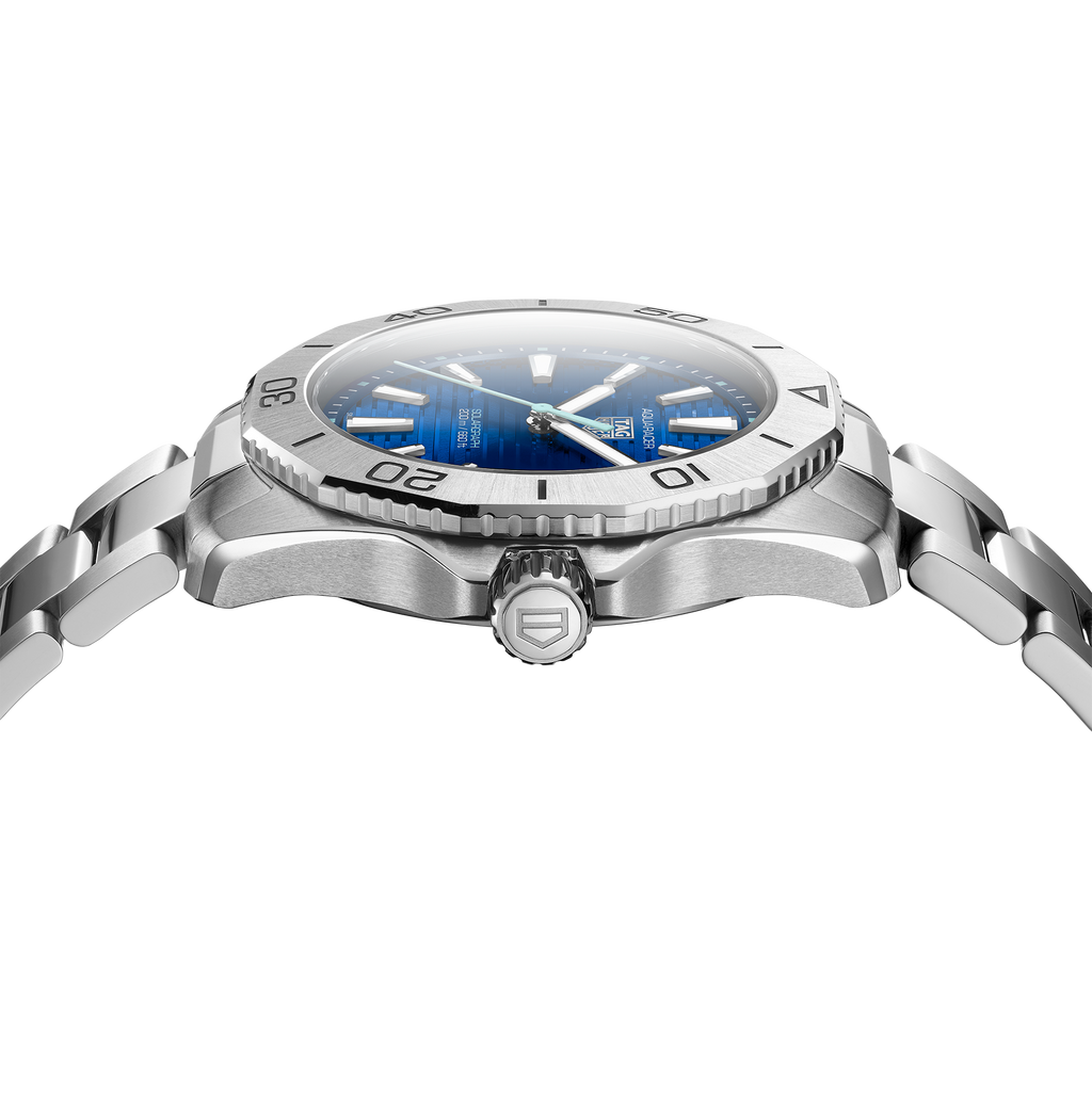 TGHR Aquaracer Professional 200 Solargraph Watch with a Blue Dial